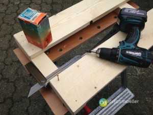 Gartentisch bauen: Tischbeine zusammenbauen